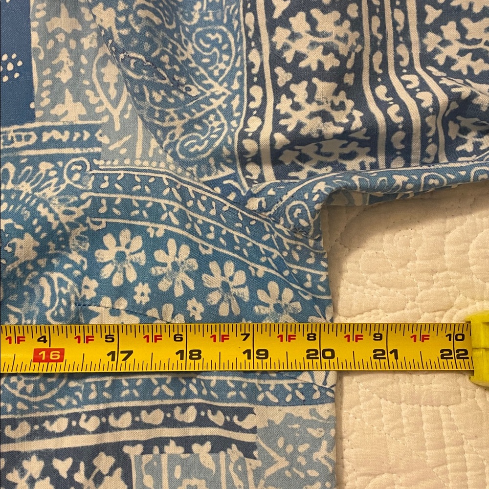 J.McLaughlin tunic blouse featuring a blue patchwork bandanna design - Picture 5 of 9